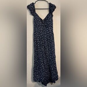 Hollister Women’s Floral Dress. Size Large. Pocket and split hem. Open back.